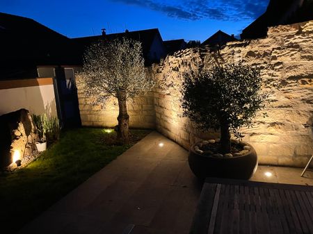 Wunderschöne Bodenbeleuchtung für gemütliche Abende im Garten
