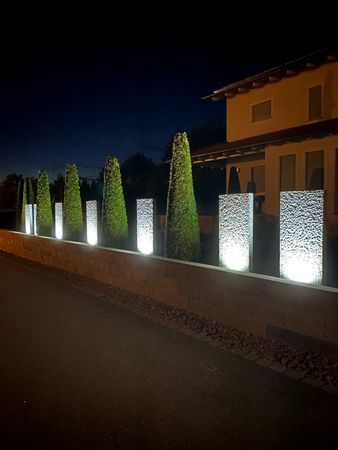 Beleuchtete Gartenanlage