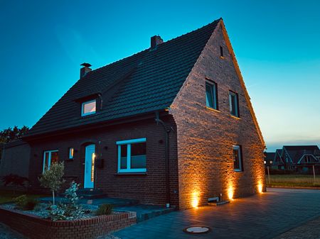 Sanierten Einfamilienhaus im Abendlicht